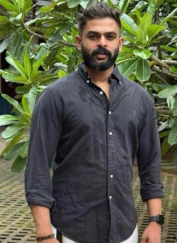 Vinayak Rajesh (Moolam)