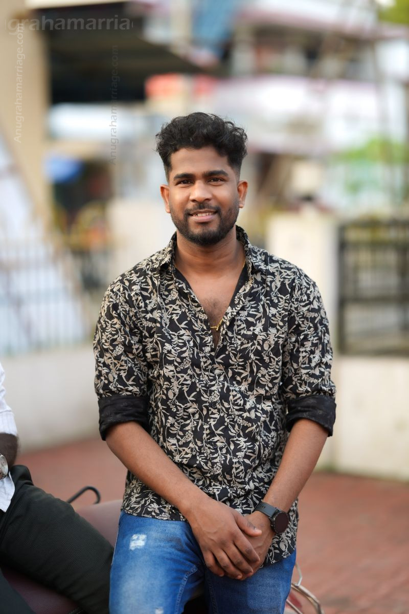 Anoop. (Uthrattathi)